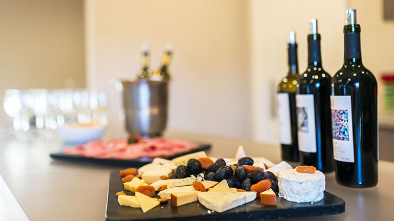 At Senza in Napa Valley, guests can indulge in sips of special wines. // © 2016 Senza