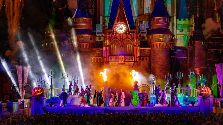 During Mickey’s Not-So-Scary Halloween Party, the Sanderson Sisters gather their villainous friends for the Hocus Pocus Villain Spelltacular.