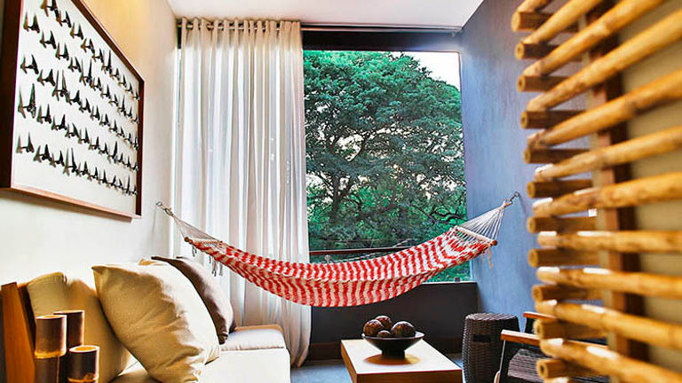 Each suite features regional artwork and fun details such as in-room hammocks. // © 2016 El Mangroove Hotel
