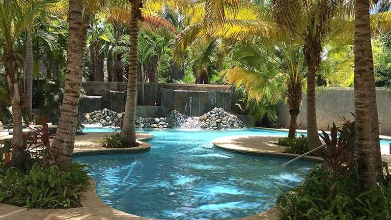 Fern Tree Spa’s pool // © 2016 Parm Parmar