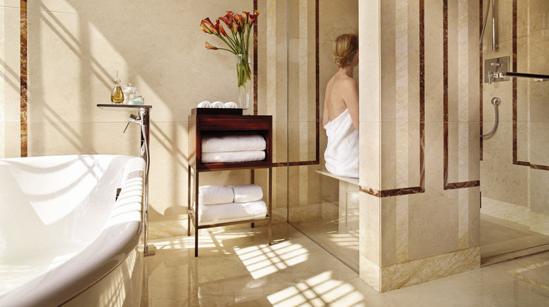 <b>Four Seasons Hotel Hangzhou at West Lake Room</b>. Images powered by <a href=_-9.html title="Leonardo Worldwide" target="_blank">Leonardo</a>.