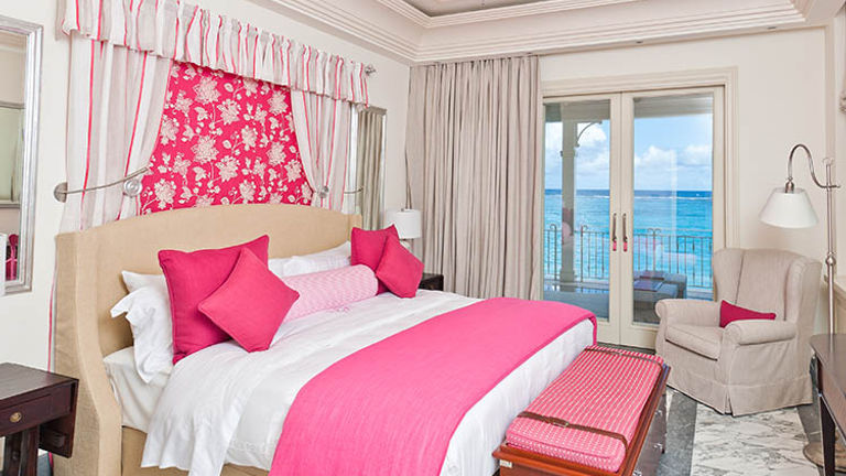 Many guestrooms and suites face the beach. // © 2017 The Pink Sands Club