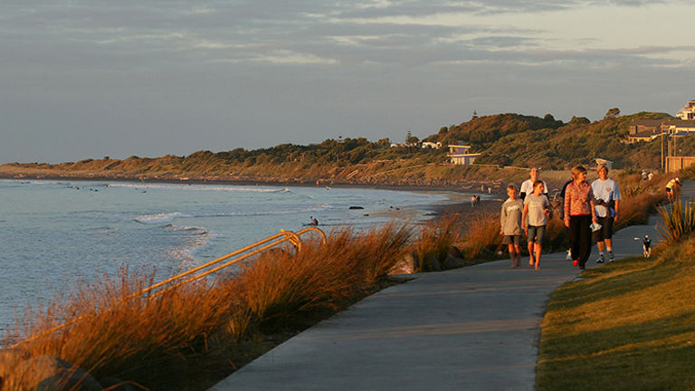 New Plymouth’s Coastal Walkway spans eight miles. // © 2018 Rob Tucker