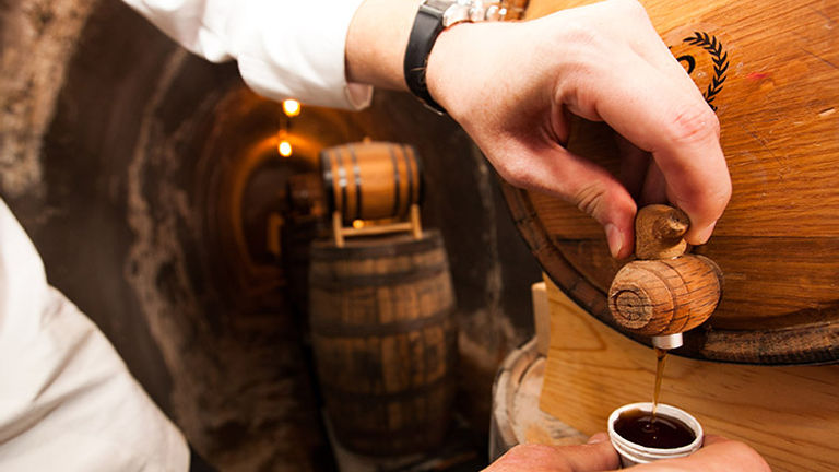 Palmer House Hilton’s one-of-a-kind bourbon is infused with barrel-aged maple syrup. // © 2016 Palmer House Hilton