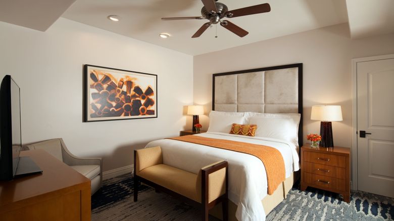 <b>Phoenician Residences Luxury Collection Room</b>. Images powered by <a href=_.html title="Leonardo Worldwide" target="_blank">Leonardo</a>.