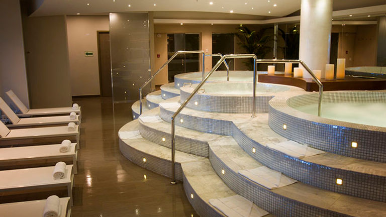 Sensory Spa by Clarins contains plunge pools, hot and dry steam rooms and more. // © 2016 The Westin Playa Bonita Panama