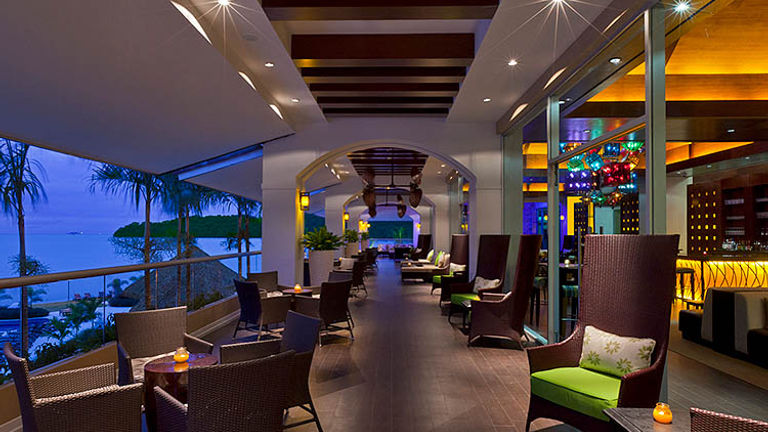The Oasis Bar is one of three bars on the property. // © 2016 The Westin Playa Bonita Panama